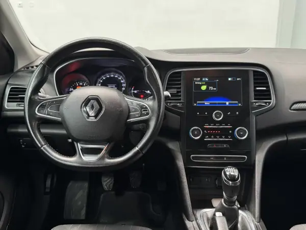 Renault Mégane Sport Tourer 2020 - 15990 EUR, 80000 km - AUTO.MOTO.pt - 80000km - foto 17 de 26
