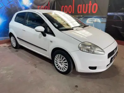 Fiat PUNTO 2008 - 2999 EUR, 233000 km - AUTO.MOTO.pt - 233000km - foto 10 de 36