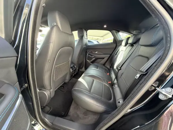 Jaguar E-Pace 2018 - 31500 EUR, 128416 km - AUTO.MOTO.pt - 128416km - foto 13 de 18