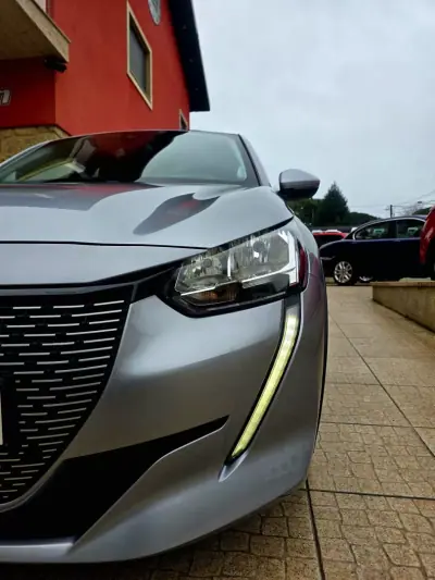 Peugeot e-208 2020 - 15750 EUR, 56000 km - AUTO.MOTO.pt - 56000km - foto 3 de 41