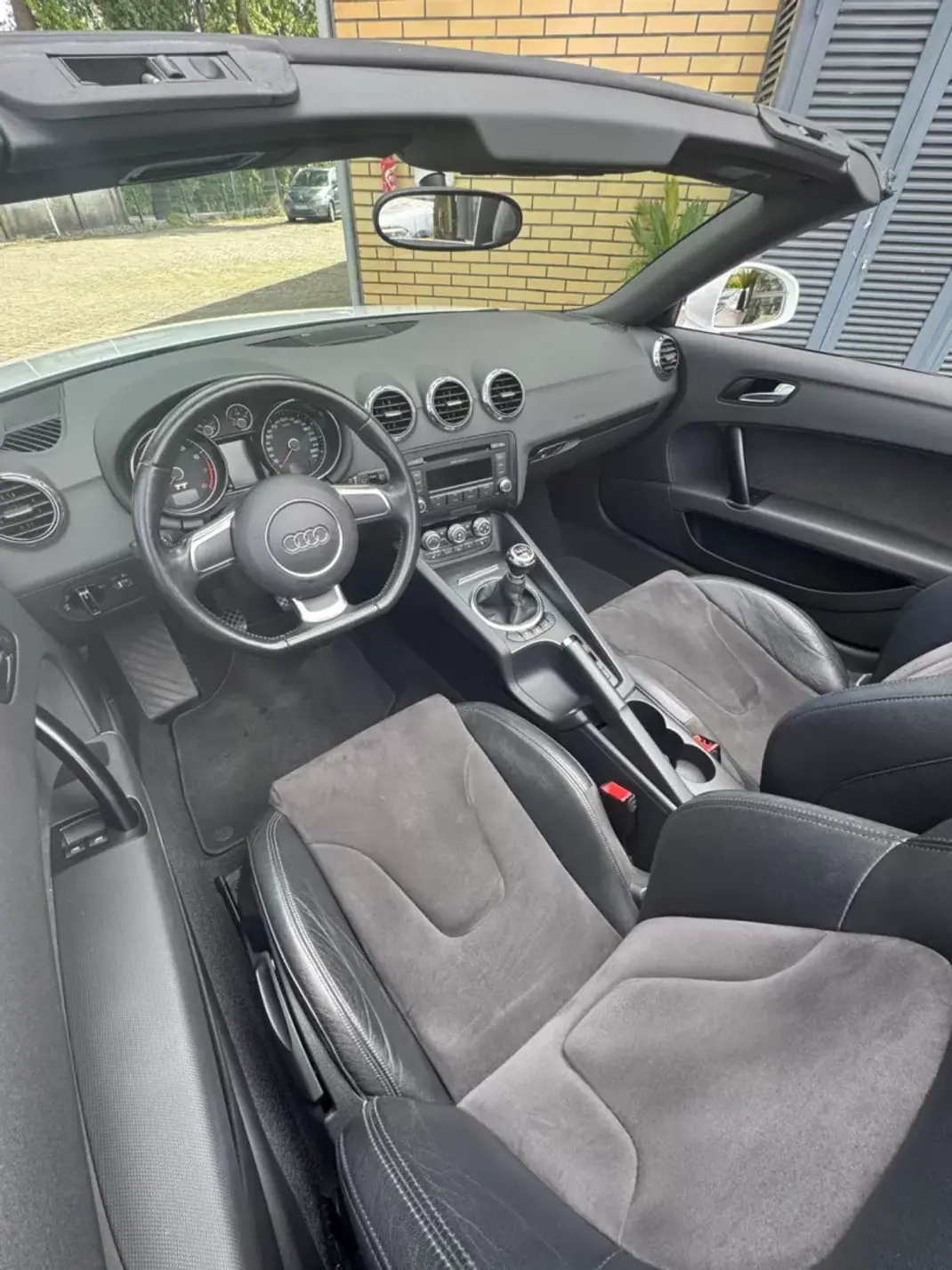 Audi TT Roadster 2011 - 15900 EUR, 207500 km - AUTO.MOTO.pt - 207500km - foto 10 de 12