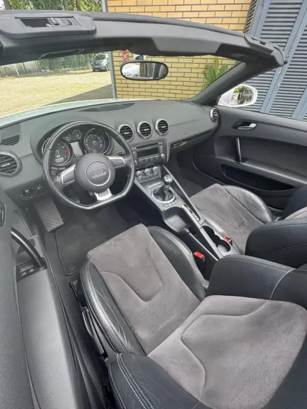 Audi TT Roadster 2011 - 15900 EUR, 207500 km - AUTO.MOTO.pt - 207500km - foto 10 de 12