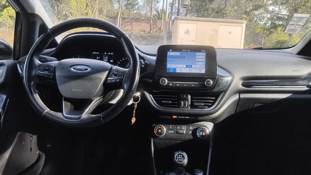 Ford Fiesta 2018 - 7800 EUR, 107000 km - 107000km - foto 5 de 9