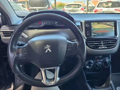 Peugeot 208 2018 - 9500 EUR, 92000 km - AUTO.MOTO.pt - 92000km - foto 10 de 16