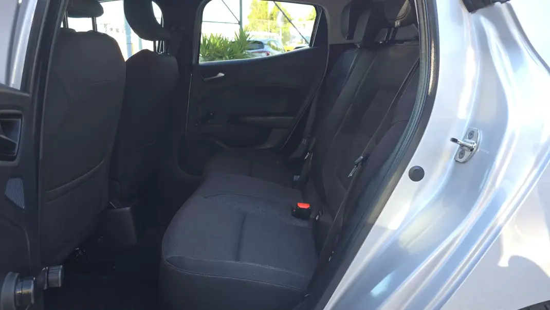 Renault Clio 2020 - 12850 EUR, 66000 km - AUTO.MOTO.pt - 66000km - foto 15 de 18