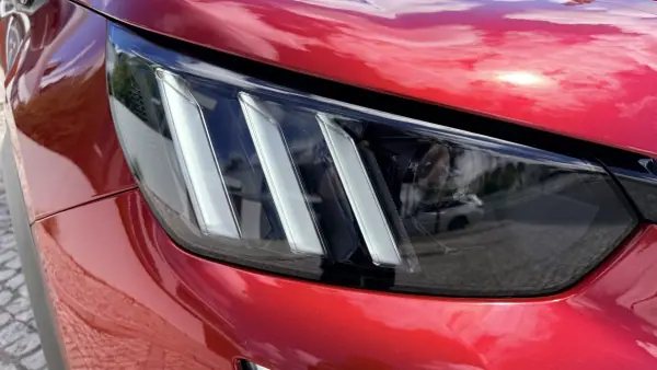 Peugeot 2008 2021 - 17990 EUR, 90903 km - AUTO.MOTO.pt - 90903km - foto 9 de 47