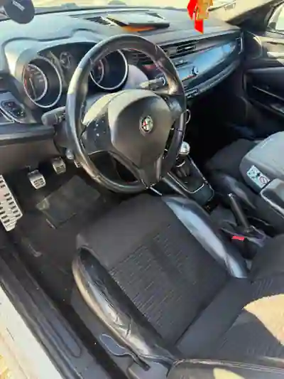 Alfa Romeo Giulietta 2011 - 4799 EUR, 466000 km - AUTO.MOTO.pt - 466000km - foto 5 de 6