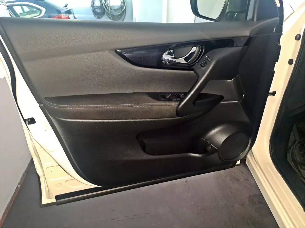 Nissan Qashqai 2015 - 12990 EUR, 104000 km - 104000km - foto 9 de 22
