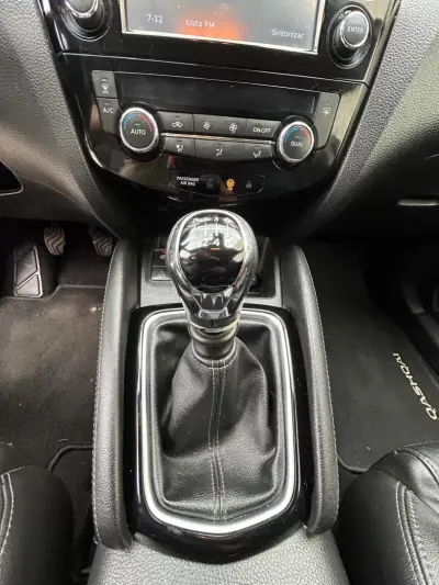 Nissan Qashqai 2018 - 15000 EUR, 84774 km - AUTO.MOTO.pt - 84774km - foto 16 de 23