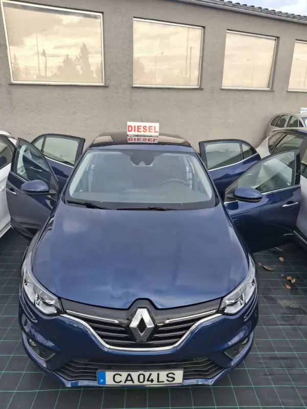 Renault Mégane 2019 - 16990 EUR, 179121 km - AUTO.MOTO.pt - 179121km - foto 5 de 22