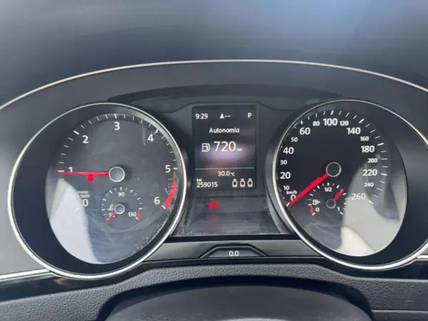 Volkswagen Passat Variant 2019 - 16900 EUR, 258985 km - AUTO.MOTO.pt - 258985km - foto 4 de 27