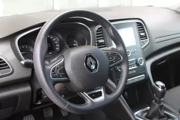 Renault Mégane 2020 - 13990 EUR, 180000 km - AUTO.MOTO.pt - 180000km - foto 19 de 29