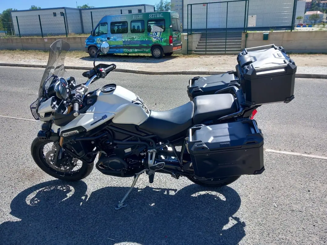 Triumph 2015 - 9000 EUR, 32500 km - 32500km - foto 8 de 15