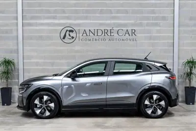 Renault Mégane E-Tech 2022 - 22450 EUR, 57733 km - AUTO.MOTO.pt - 57733km - foto 4 de 40
