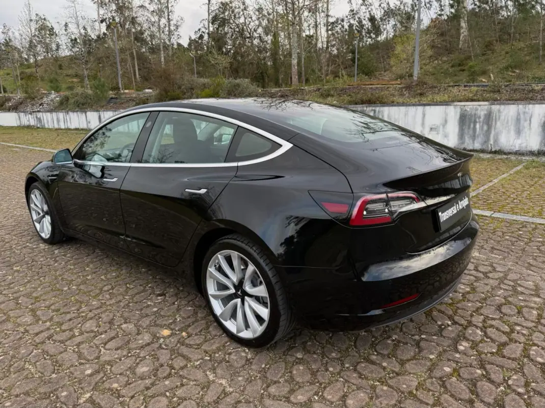 Tesla Model 3 2020 - 21500 EUR, 106000 km - AUTO.MOTO.pt - 106000km - foto 14 de 18