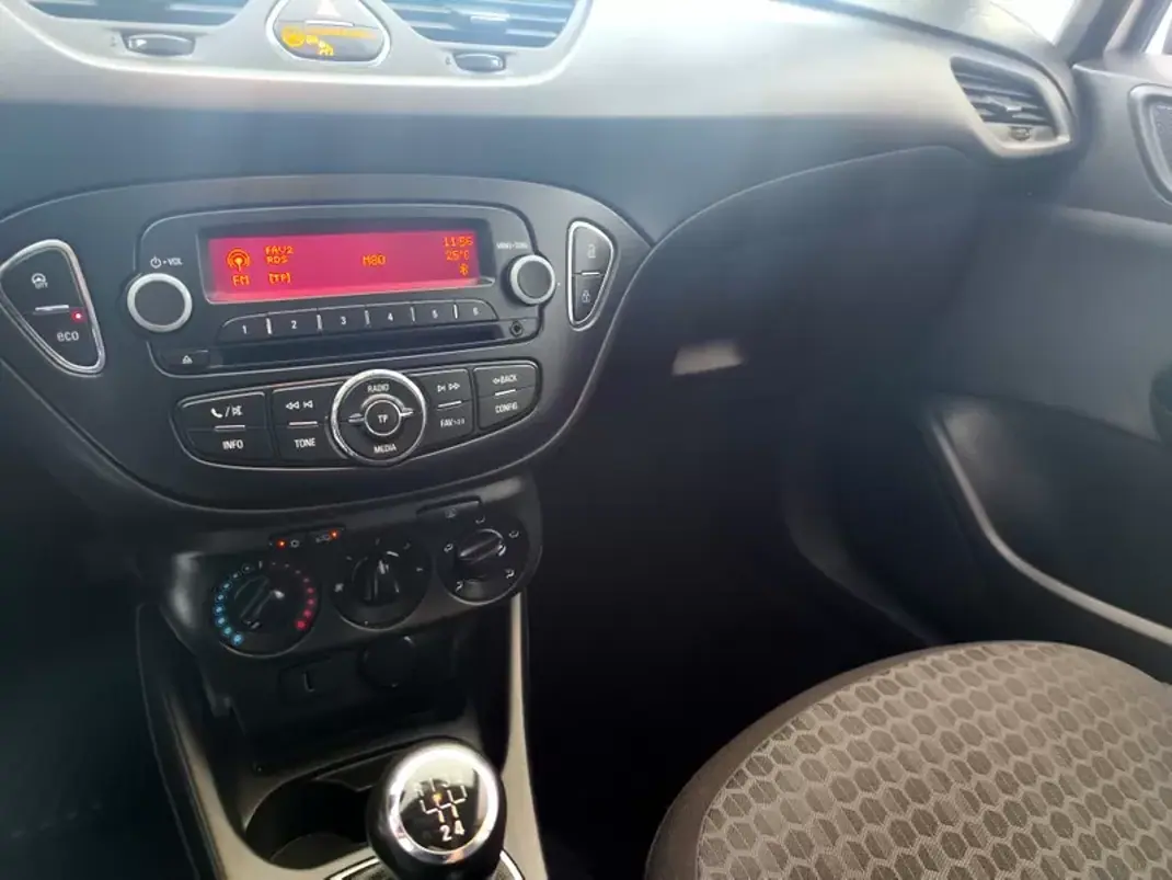 Opel Corsa 2018 - 10980 EUR, 118000 km - AUTO.MOTO.pt - 118000km - foto 20 de 23