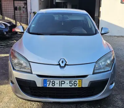 Renault Mégane 2010 - 6500 EUR, 280000 km - AUTO.MOTO.pt - 280000km - foto 4 de 15