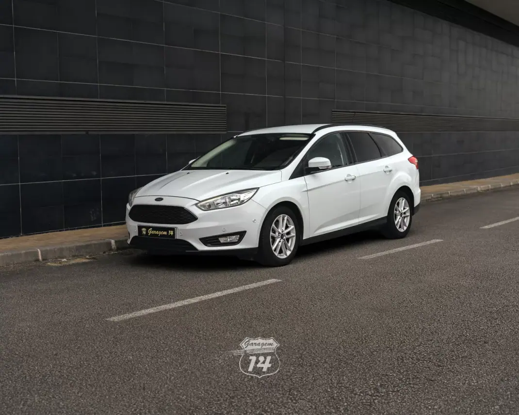 Ford Focus SW 2018 - 11990 EUR, 127080 km - AUTO.MOTO.pt - 127080km - foto 1 de 48