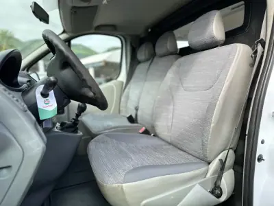 Renault TRAFIC L2H1 125CV 2014 - 16990 EUR, 98646 km - AUTO.MOTO.pt - 98646km - foto 11 de 16