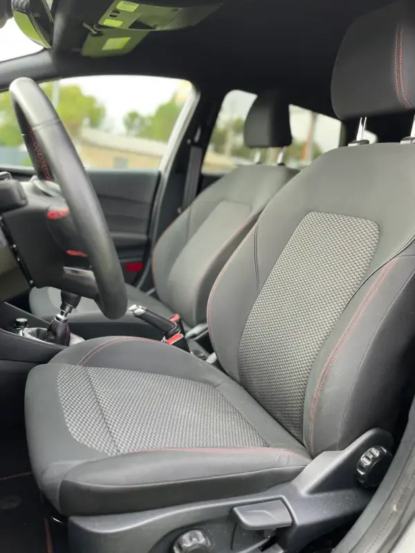 Ford Fiesta 2018 - 15800 EUR, 33218 km - AUTO.MOTO.pt - 33218km - foto 9 de 12