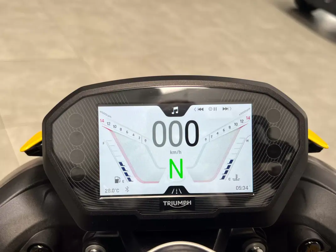 Triumph Street Triple 2024 - 9900 EUR, 24000 km - 24000km - foto 10 de 15