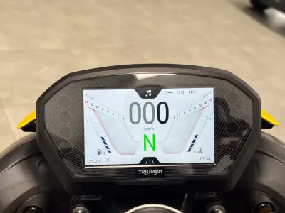 Triumph Street Triple 2024 - 9900 EUR, 24000 km - 24000km - foto 10 de 15
