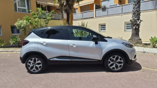 Renault Captur 2018 - 12890 EUR, 130000 km - AUTO.MOTO.pt - 130000km - foto 8 de 14