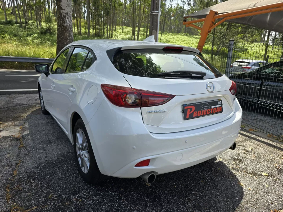 Mazda 3 2017 - 15900 EUR, 113000 km - AUTO.MOTO.pt - 113000km - foto 4 de 7