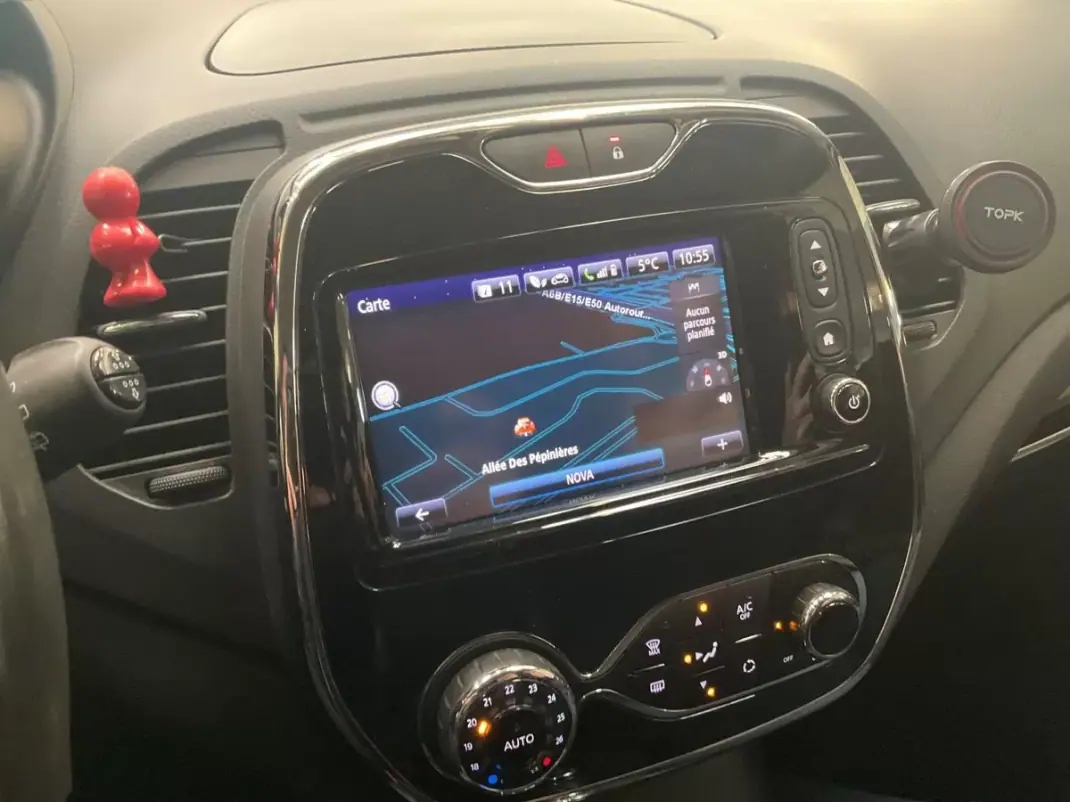 Renault Captur 2015 - 11995 EUR, 73170 km - AUTO.MOTO.pt - 73170km - foto 4 de 8