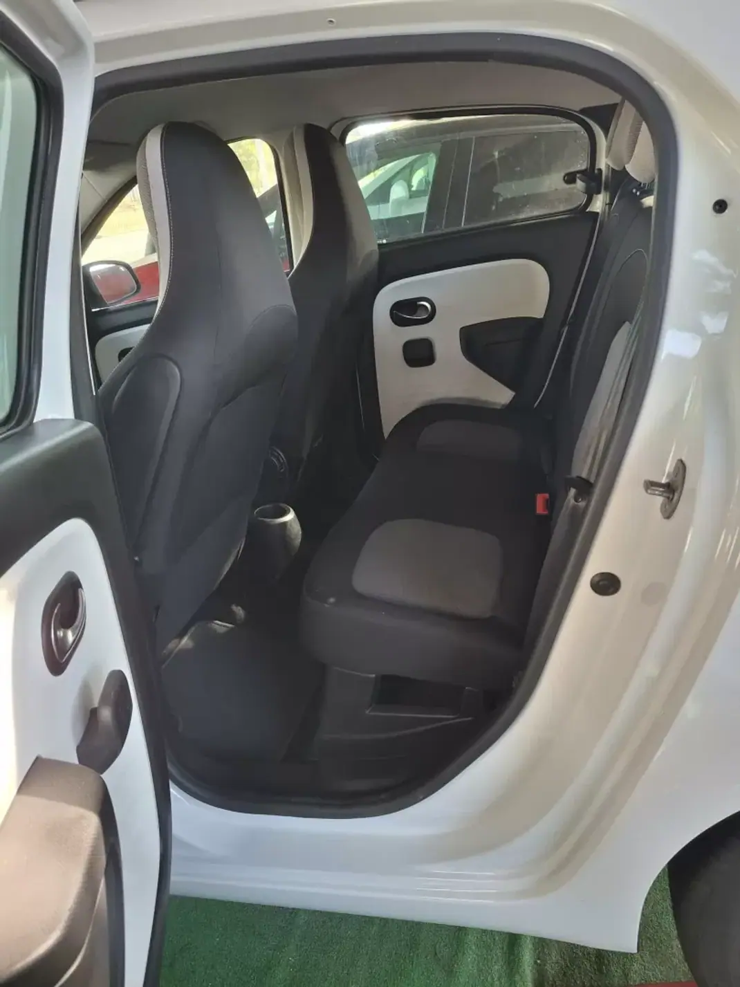Renault Twingo 2018 - 10950 EUR, 60000 km - AUTO.MOTO.pt - 60000km - foto 8 de 12
