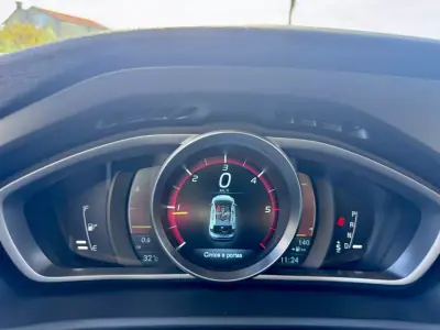 Volvo V40 2014 - 12500 EUR, 191000 km - AUTO.MOTO.pt - 191000km - foto 11 de 25