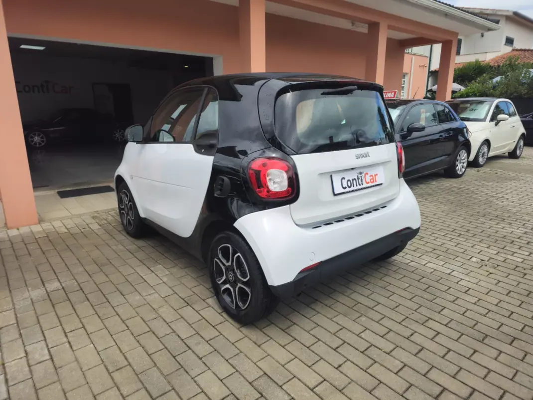 Smart ForTwo Coupé 2017 - 9990 EUR, 88000 km - AUTO.MOTO.pt - 88000km - foto 6 de 10