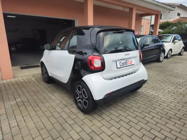 Smart ForTwo Coupé 2017 - 9990 EUR, 88000 km - AUTO.MOTO.pt - 88000km - foto 6 de 10