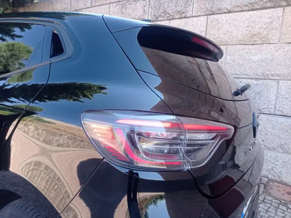 Renault Clio 2024 - 16850 EUR, 23500 km - AUTO.MOTO.pt - 23500km - foto 8 de 15