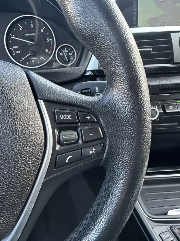 BMW 318 2014 - 12900 EUR, 178000 km - AUTO.MOTO.pt - 178000km - foto 52 de 65