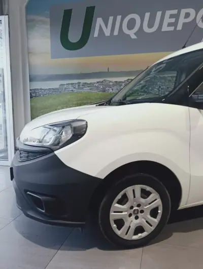 Fiat DOBLO CARGO 1.3 M-JET EASY 3 Lugares 2021 - 10990 EUR, 99701 km - AUTO.MOTO.pt - 99701km - foto 12 de 20