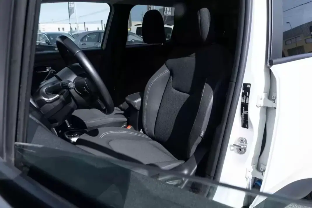 Jeep Renegade 2020 - 17600 EUR, 100000 km - AUTO.MOTO.pt - 100000km - foto 12 de 26
