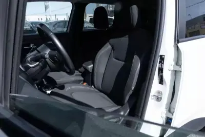 Jeep Renegade 2020 - 17600 EUR, 100000 km - AUTO.MOTO.pt - 100000km - foto 12 de 26