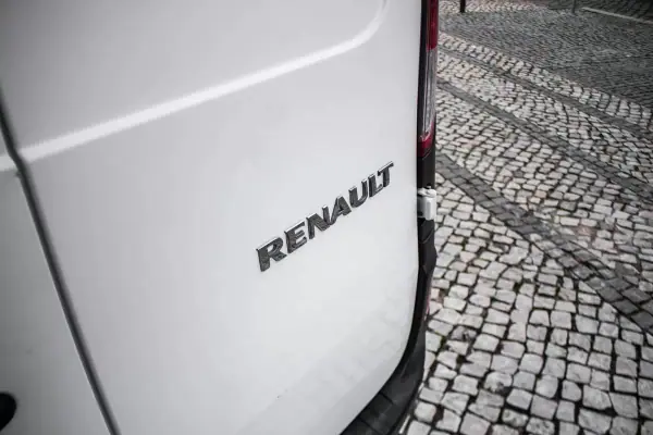 Renault Kangoo E-Tech Confort 2020 - 9990 EUR, 57785 km - AUTO.MOTO.pt - 57785km - foto 12 de 28