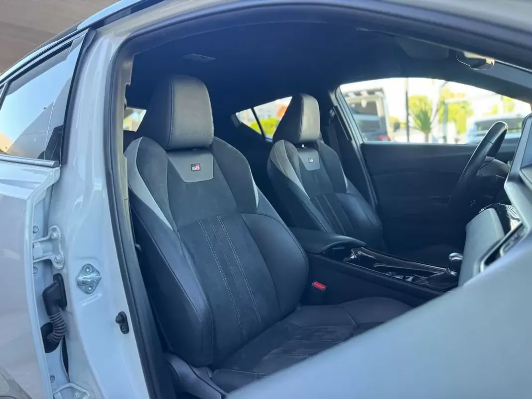 Toyota C-HR 2022 - 30900 EUR, 79989 km - 79989km - foto 8 de 60