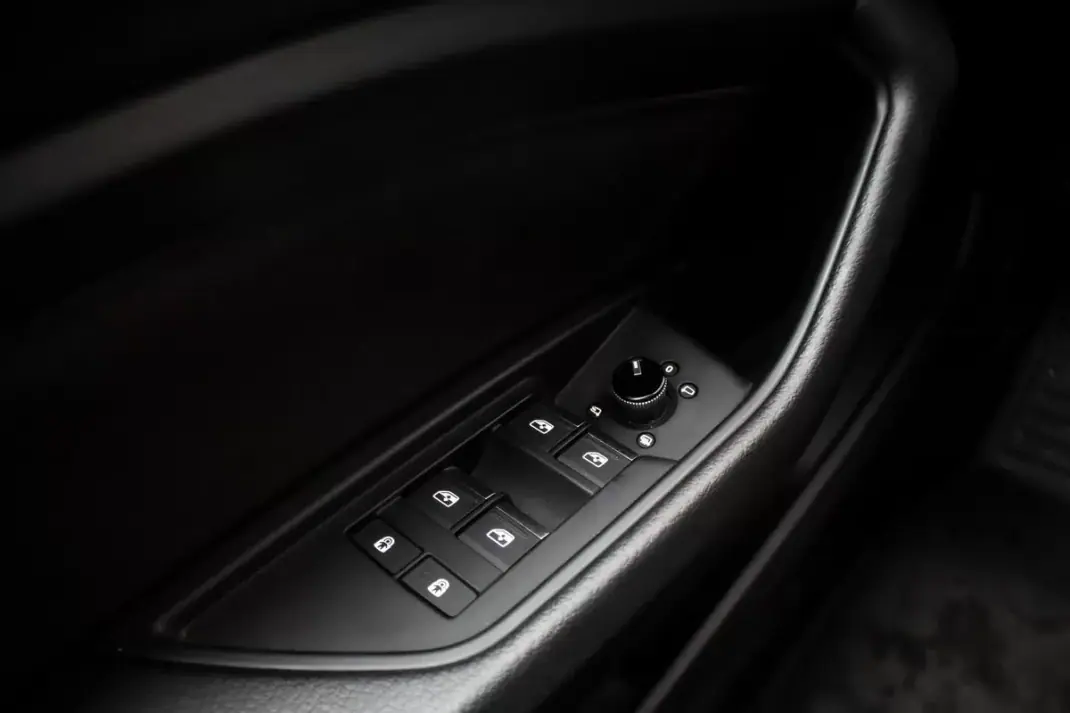 Audi Q8 e-Tron Sportback 2023 - 49900 EUR, 34353 km - AUTO.MOTO.pt - 34353km - foto 18 de 44