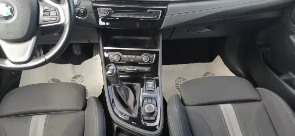 BMW 216 Active Tourer 2017 - 16600 EUR, 93120 km - AUTO.MOTO.pt - 93120km - foto 4 de 13