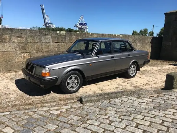 Volvo 244 1987 - 10500 EUR, 317000 km - AUTO.MOTO.pt - 317000km - foto 5 de 41