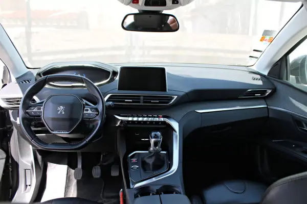 Peugeot 5008 2019 - 18900 EUR, 157458 km - AUTO.MOTO.pt - 157458km - foto 12 de 22