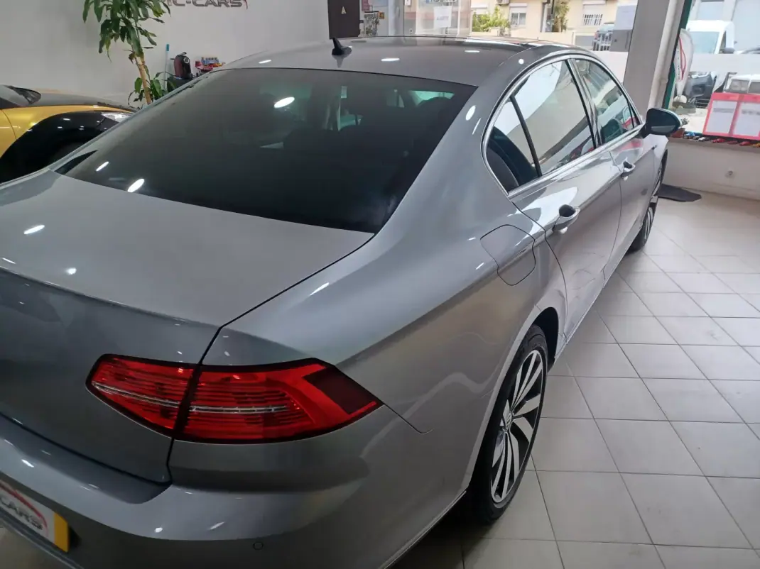 Volkswagen Passat 2017 - 19390 EUR, 112082 km - AUTO.MOTO.pt - 112082km - foto 8 de 40