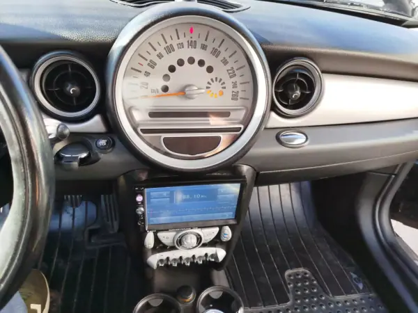 MINI Cooper 2010 - 8500 EUR, 272910 km - AUTO.MOTO.pt - 272910km - foto 5 de 14