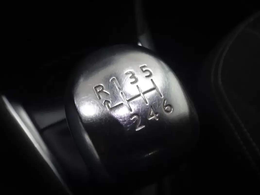 Peugeot 208 2018 - 9900 EUR, 84000 km - 84000km - foto 25 de 26