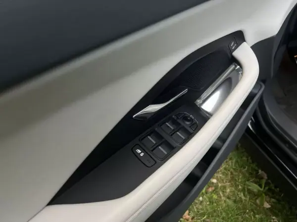Jaguar E-Pace 2018 - 29750 EUR, 77000 km - AUTO.MOTO.pt - 77000km - foto 37 de 53