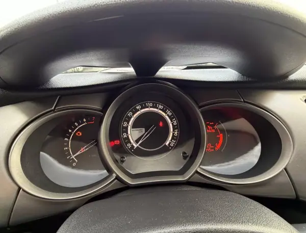 Citroën C3 2015 - 10500 EUR, 127000 km - AUTO.MOTO.pt - 127000km - foto 10 de 20