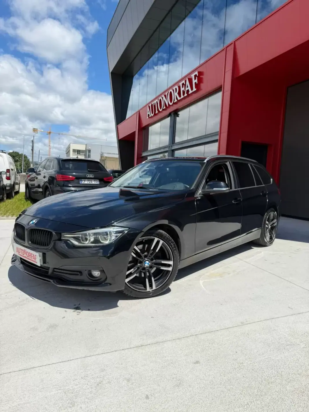 BMW 320 2015 - 13000 EUR, 370303 km - AUTO.MOTO.pt - 370303km - foto 1 de 17